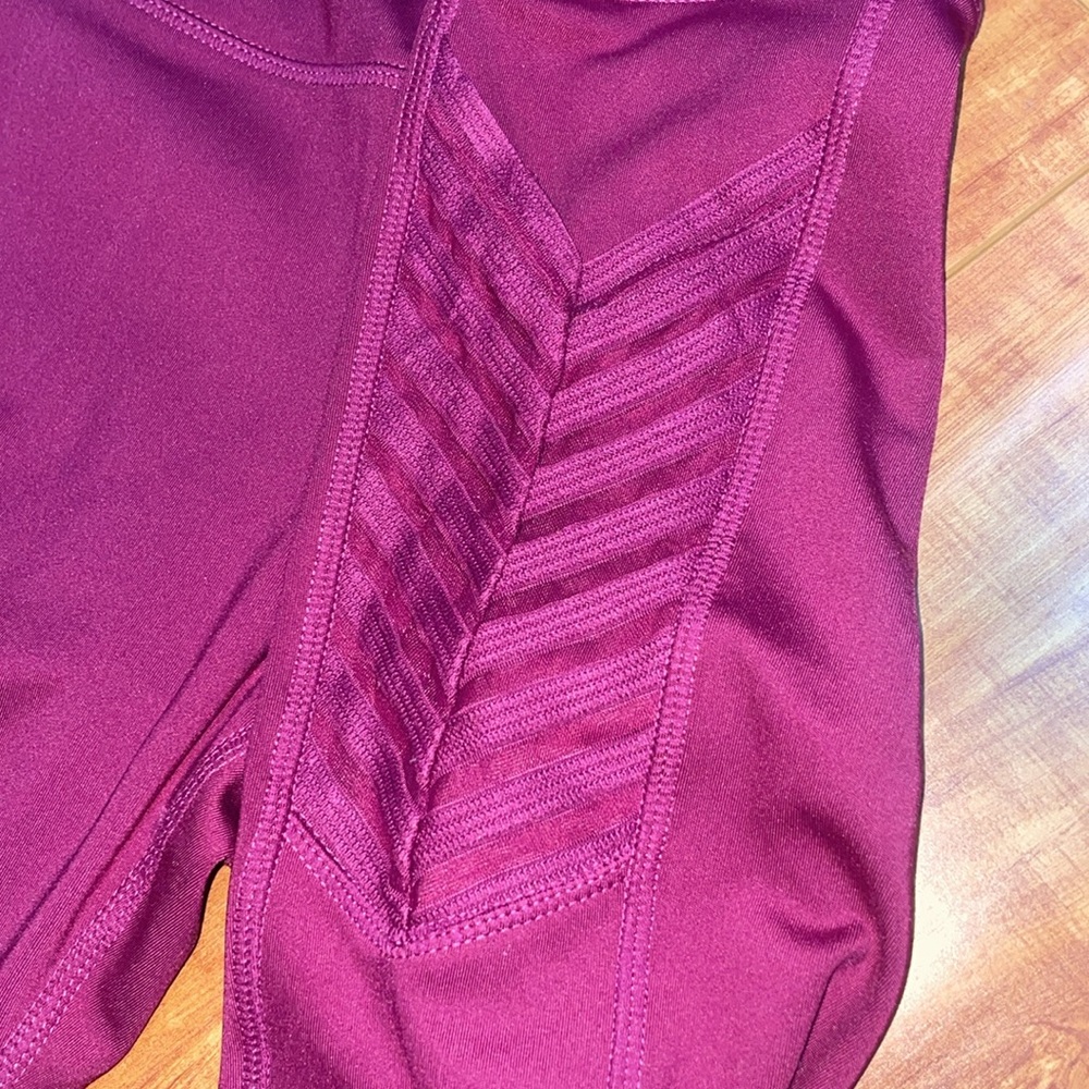 Raspberry workout capris - Picture 2 of 4